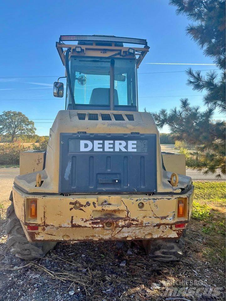 John Deere 324H Kolové nakladače
