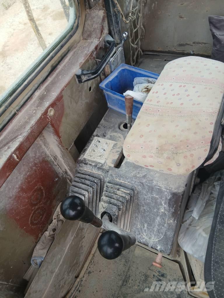 Komatsu WA 600-1 Kolové nakladače