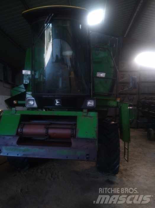 John Deere 1065 Sklízecí mlátičky