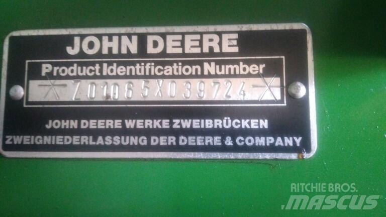 John Deere 1065 Sklízecí mlátičky