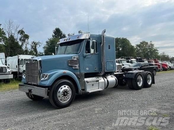 Freightliner 122SD Tahače