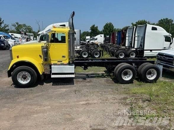 Freightliner FLD120 Nákladní vozidlo bez nástavby
