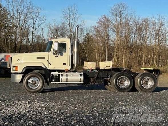 Mack CL733 Tahače