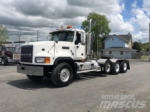 Mack CL733 Tahače