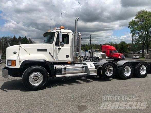 Mack CL733 Tahače