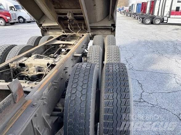 Mack GRANITE GU713 Sklápěče