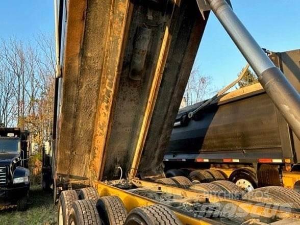 Mack GRANITE GU713 Sklápěče