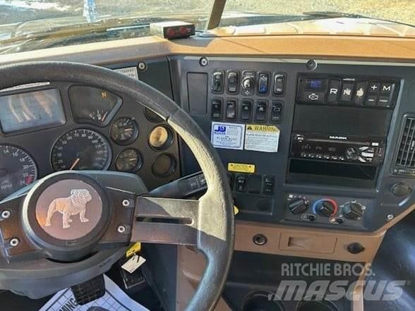 Mack GRANITE GU713 Sklápěče