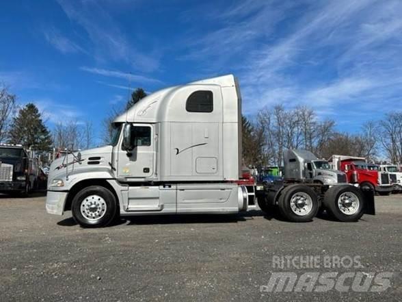 Mack PINNACLE CXU613 Tahače