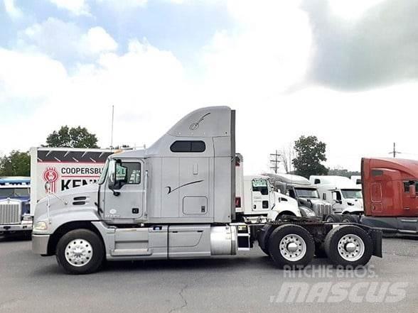 Mack PINNACLE CXU613 Tahače