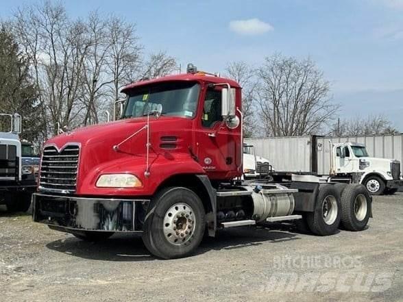 Mack PINNACLE CXU613 Tahače
