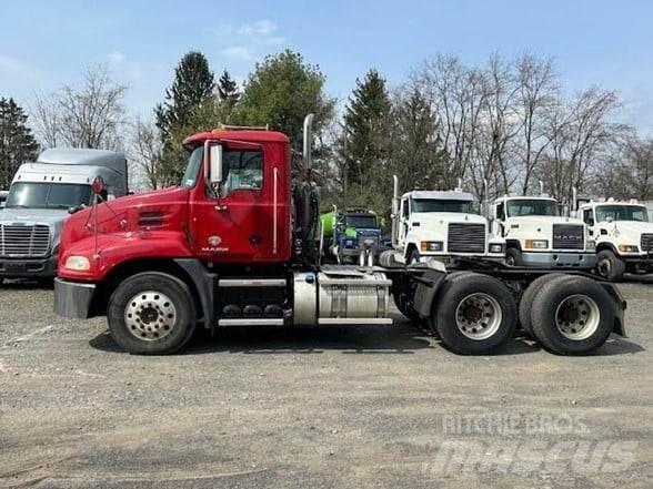 Mack PINNACLE CXU613 Tahače