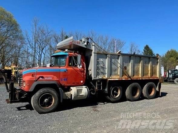 Mack RD688S Sklápěče