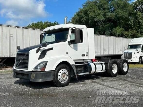 Volvo VNL64T300 Tahače