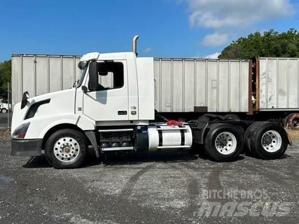 Volvo VNL64T300 Tahače