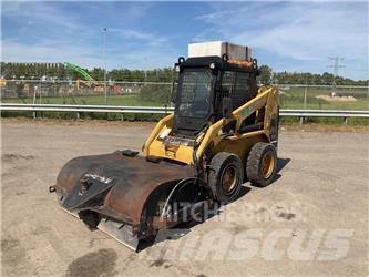 CAT 246 Smykem řízené nakladače