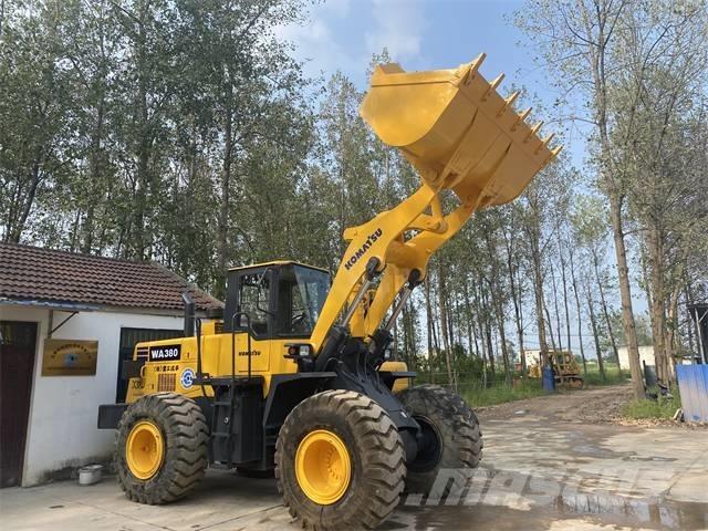 Komatsu WA380 Kolové nakladače