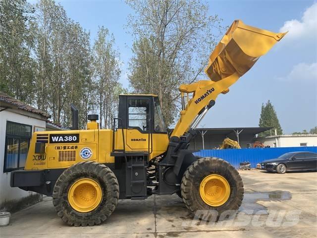 Komatsu WA380 Kolové nakladače
