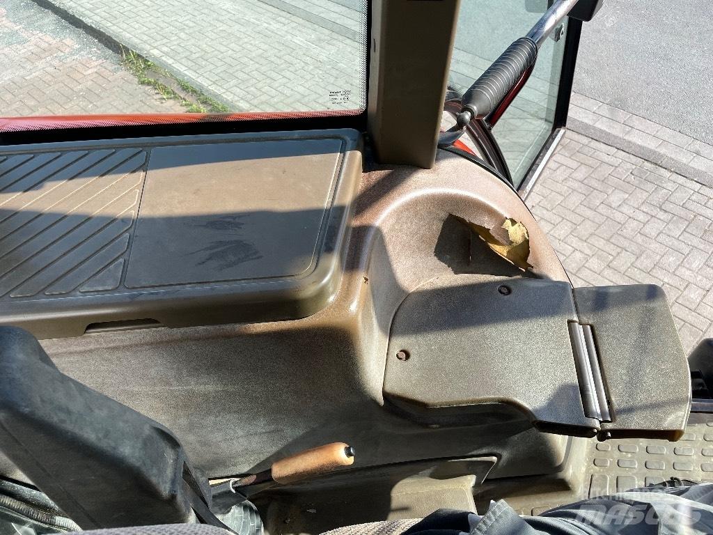 New Holland M 160 Traktory