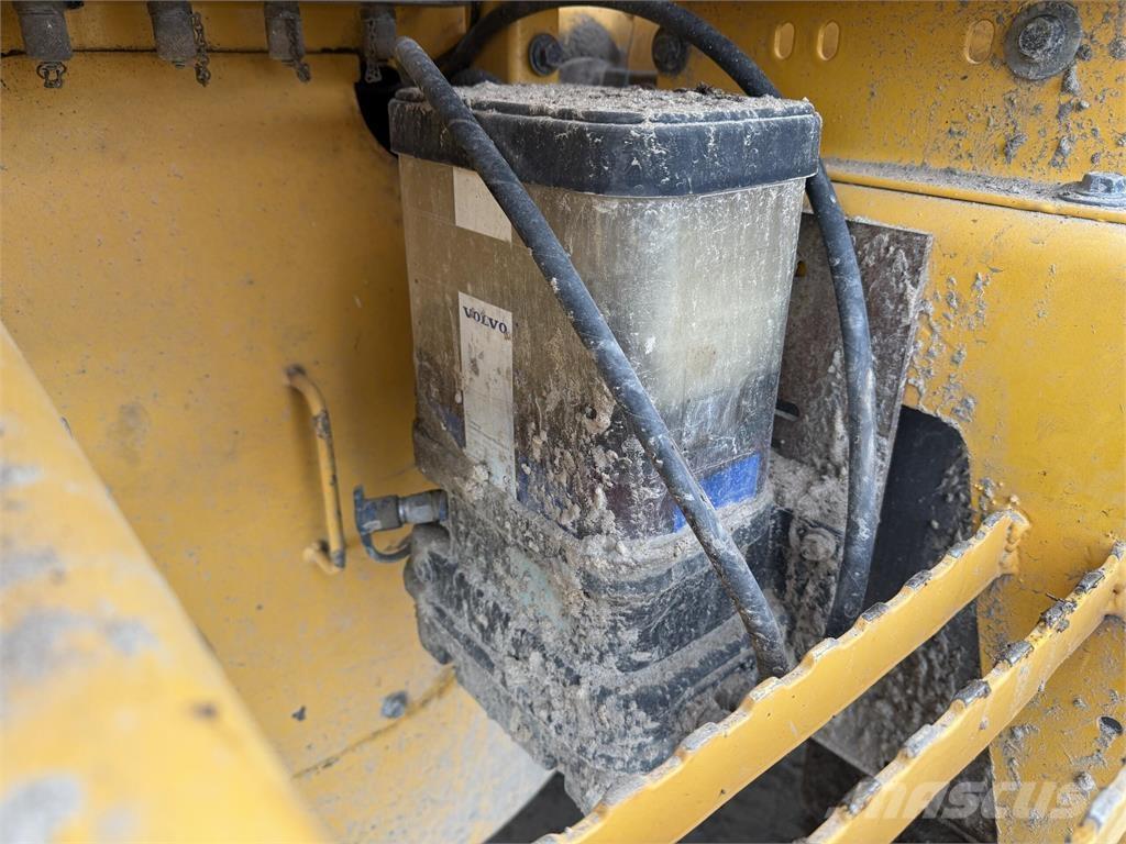 Volvo L120F Kolové nakladače