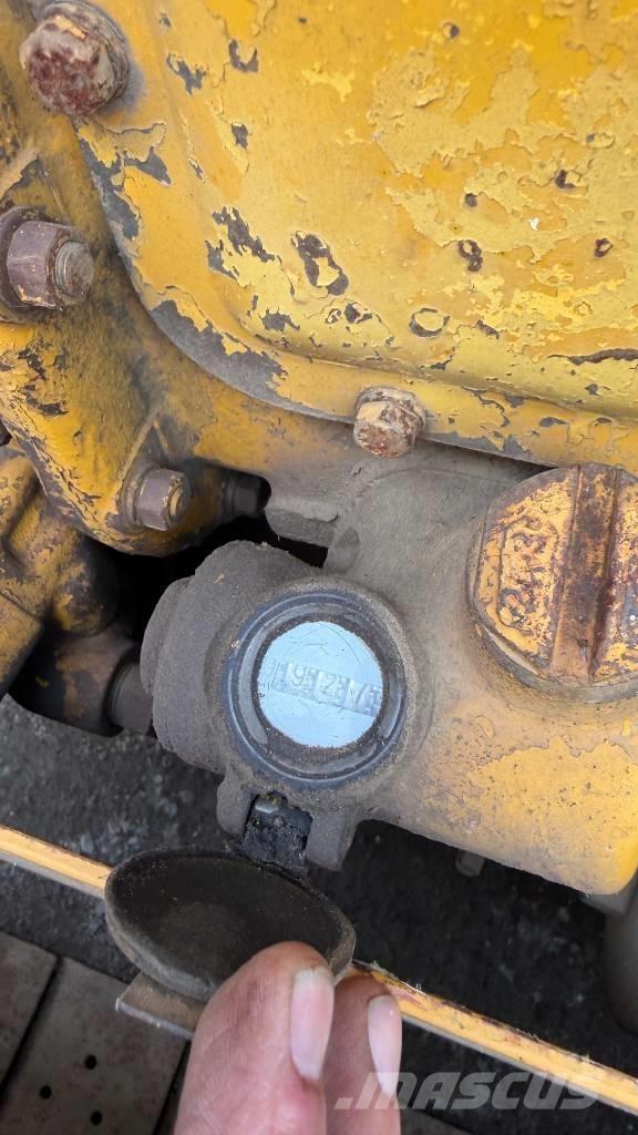 CAT D 2 Pásové dozery