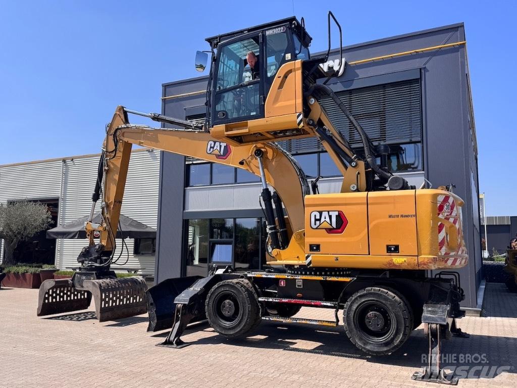 CAT MH3022 Stroje pro manipulaci s odpadem