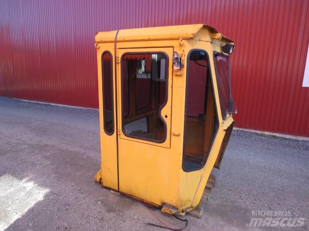Fiat-Allis 345B Kabiny a interiér