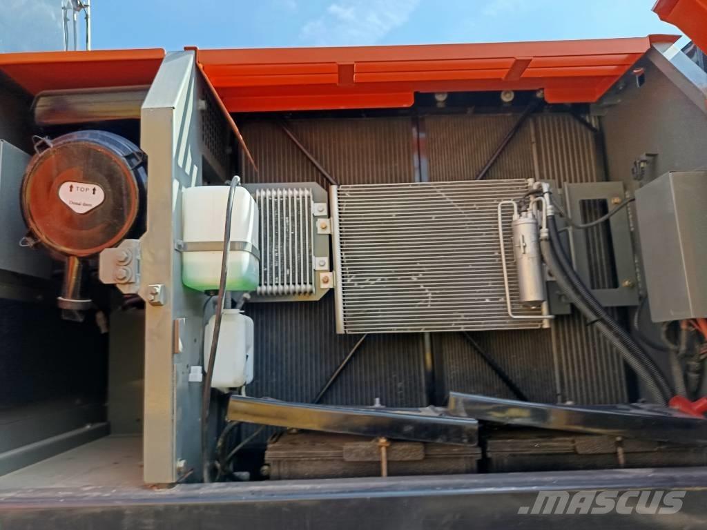 Hitachi ZX 200 Pásová rýpadla