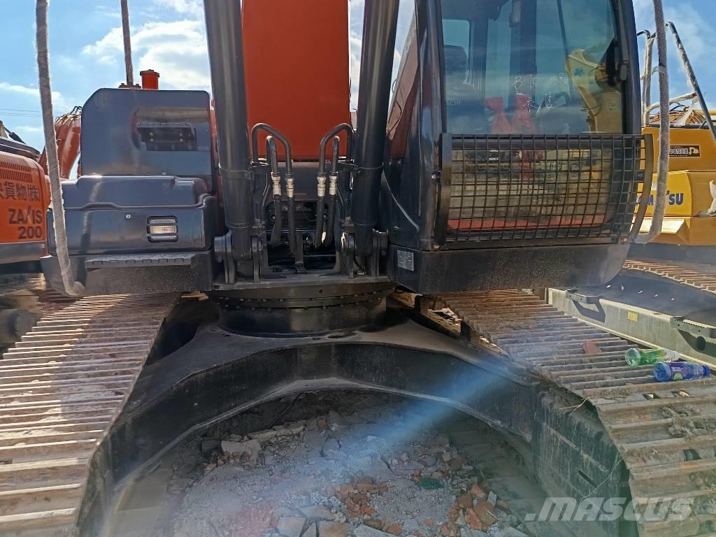 Hitachi ZX 200 Pásová rýpadla