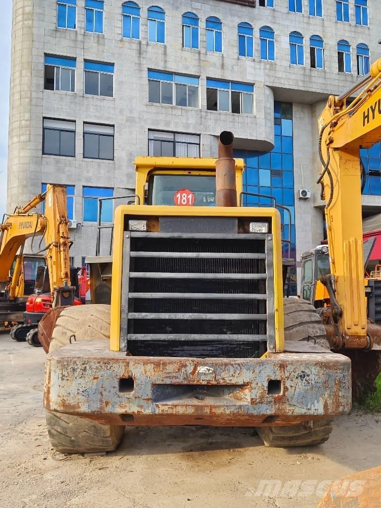 Komatsu WA 500 Kolové nakladače