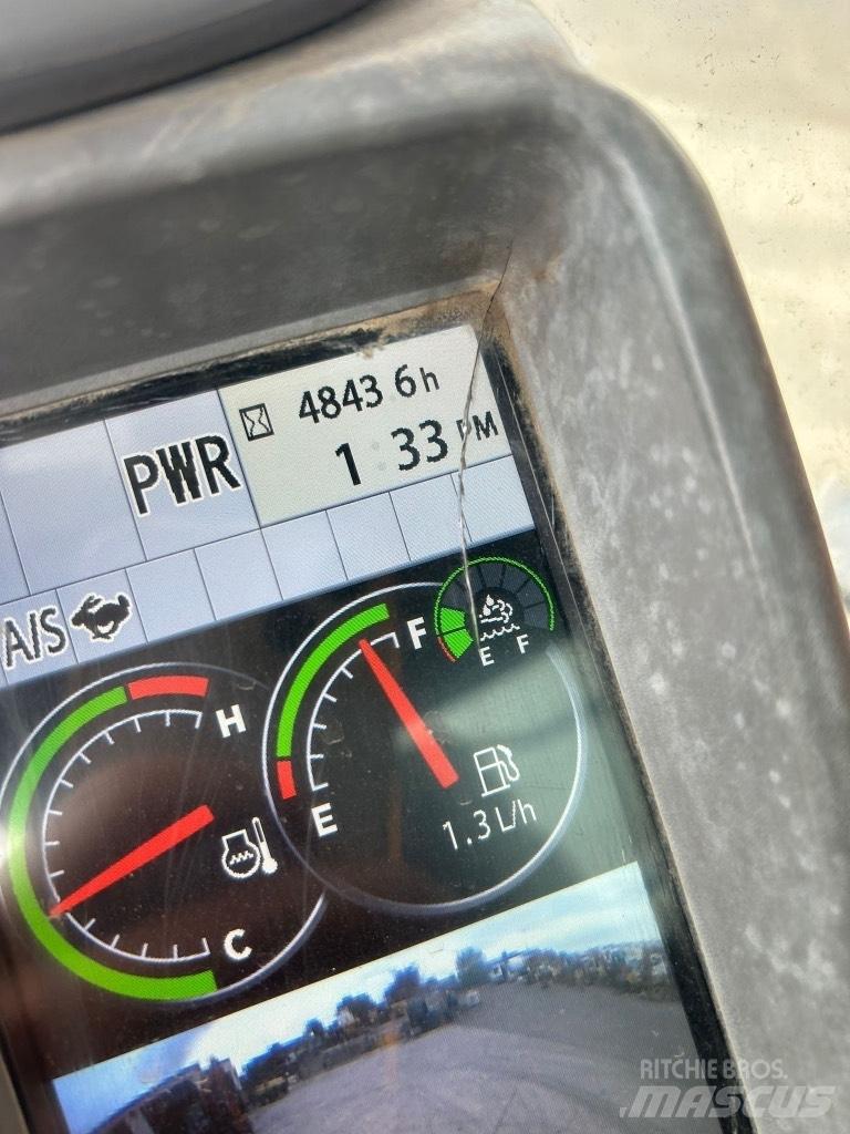 Hitachi ZX135 US-6 Pásová rýpadla