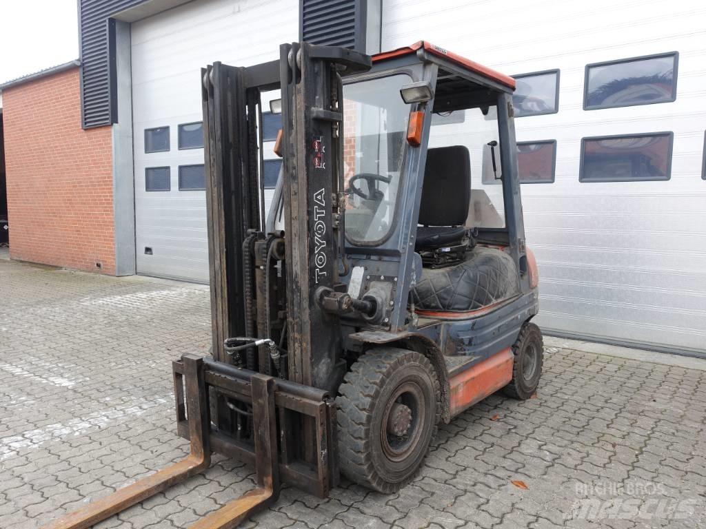 Toyota 02-6 FDF 25 Dieselové vozíky