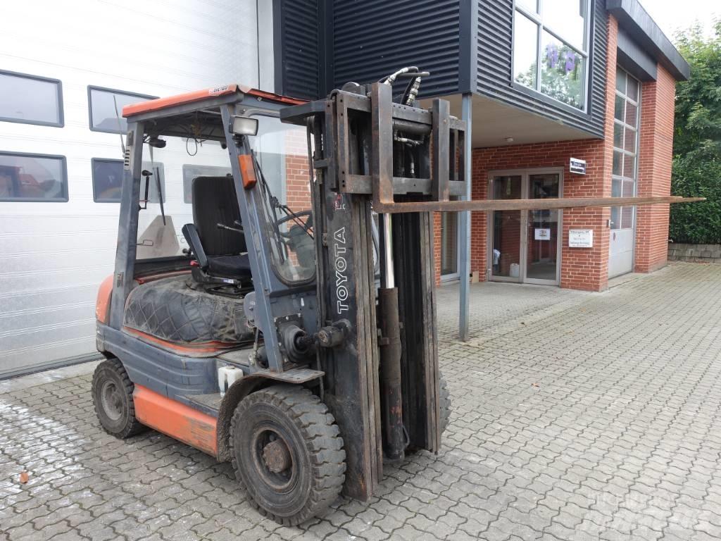 Toyota 02-6 FDF 25 Dieselové vozíky