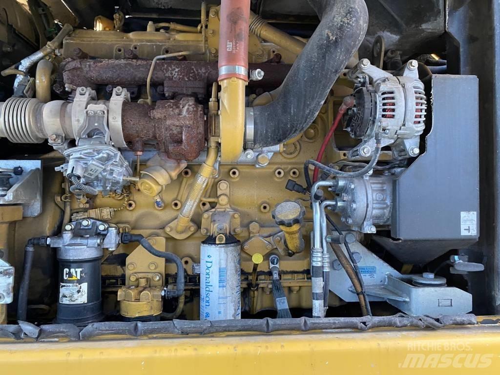 CAT MH3022 Stroje pro manipulaci s odpadem