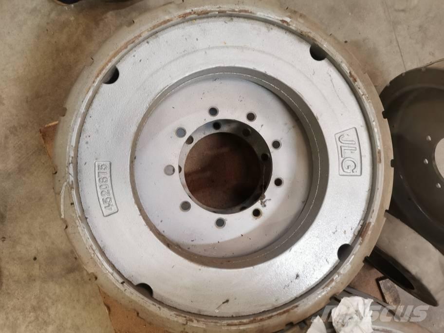 JLG E 300 AJP Pneumatiky, kola a ráfky