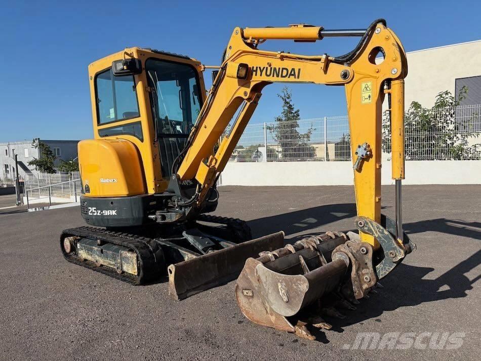 Hyundai R25Z-9 AK Mini rýpadla < 7t