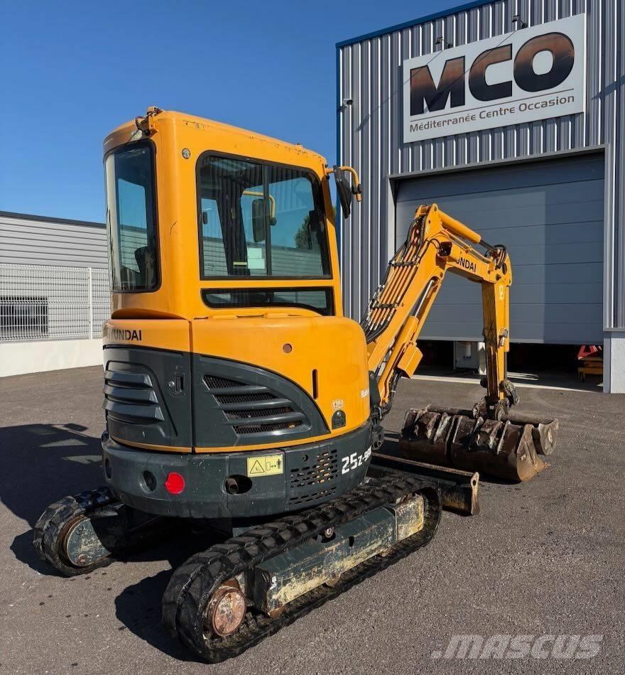 Hyundai R25Z-9 AK Mini rýpadla < 7t