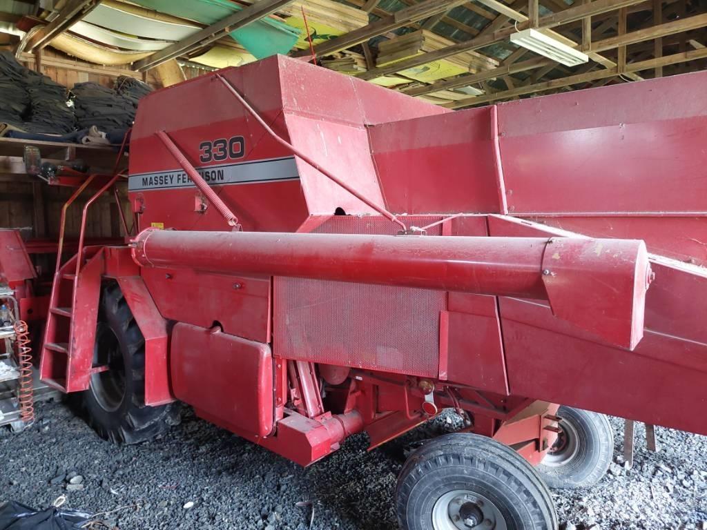 Massey Ferguson 330 Sklízecí mlátičky