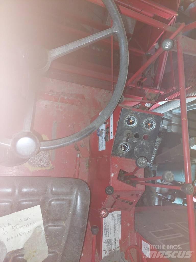 Massey Ferguson 330 Sklízecí mlátičky