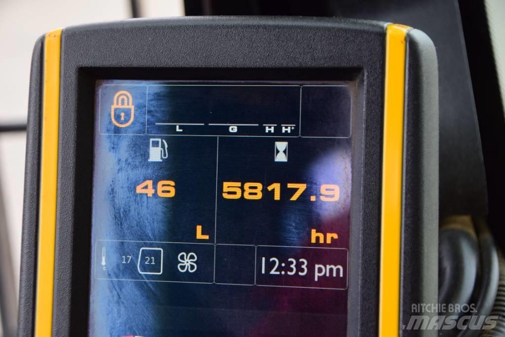 JCB JS131LC PLUS Pásová rýpadla