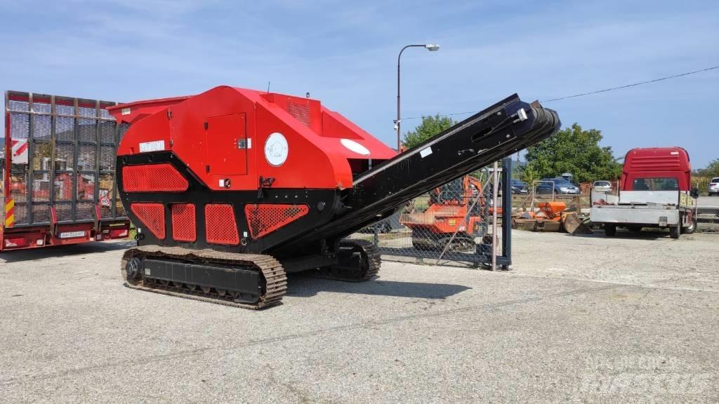 Red Rhino 7000 Mobilní drtiče