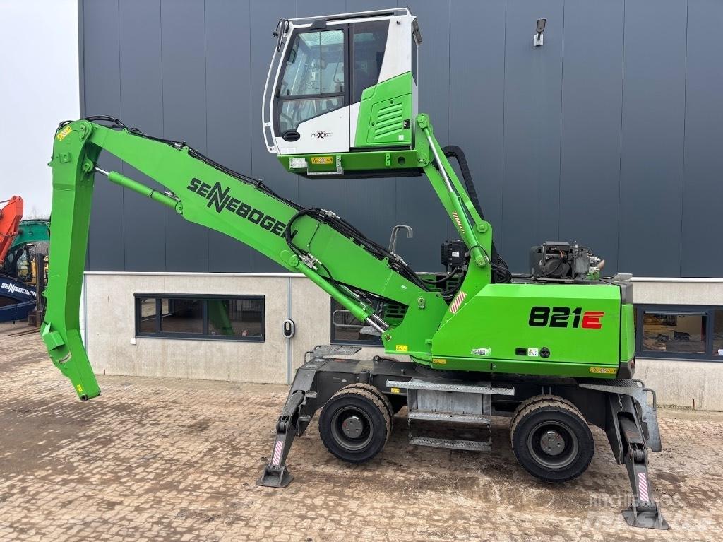 Sennebogen 821 E Stroje pro manipulaci s odpadem