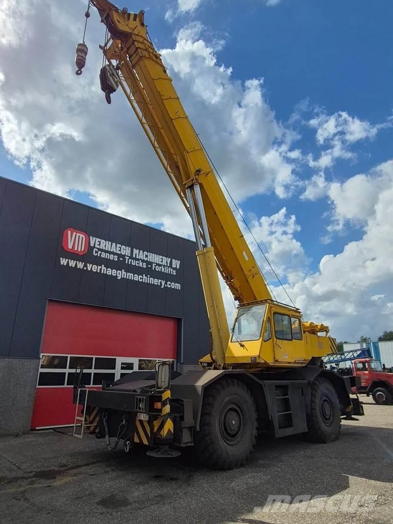 Tadano tr-400e Univerzální terénní jeřáby