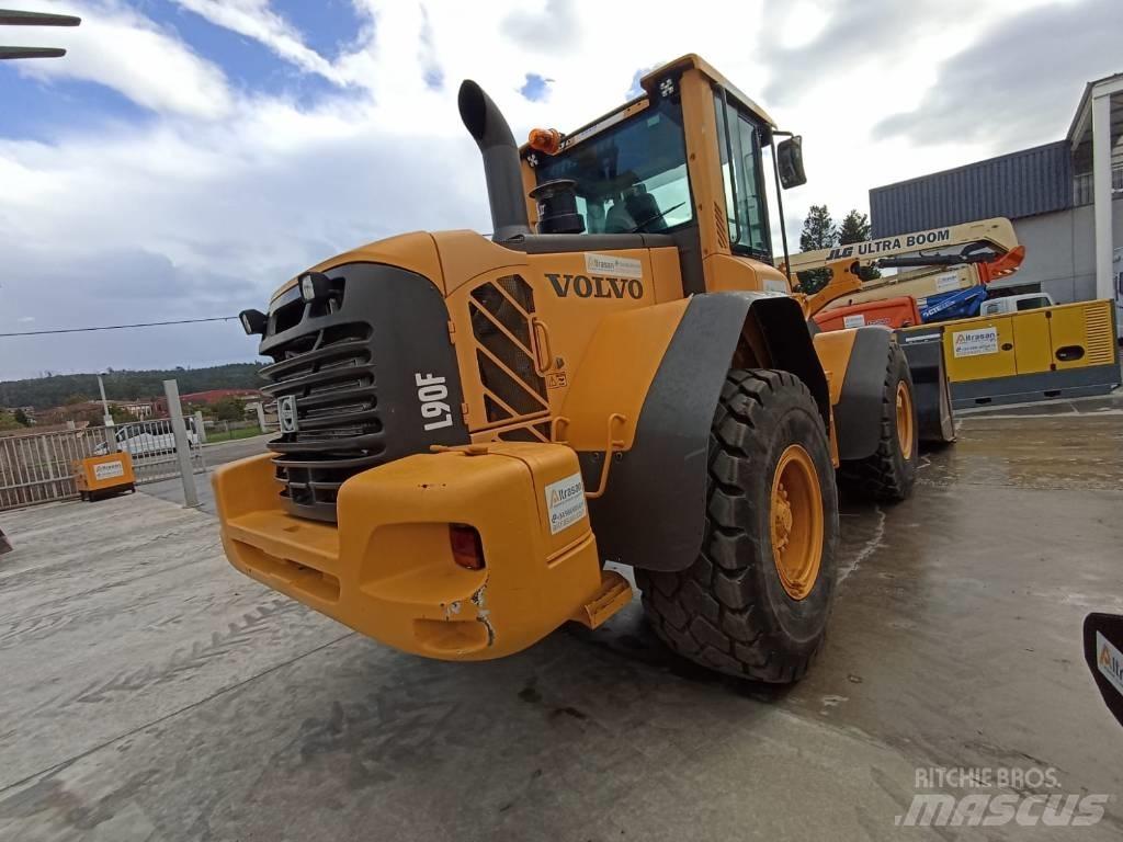 Volvo L 90 F Kolové nakladače
