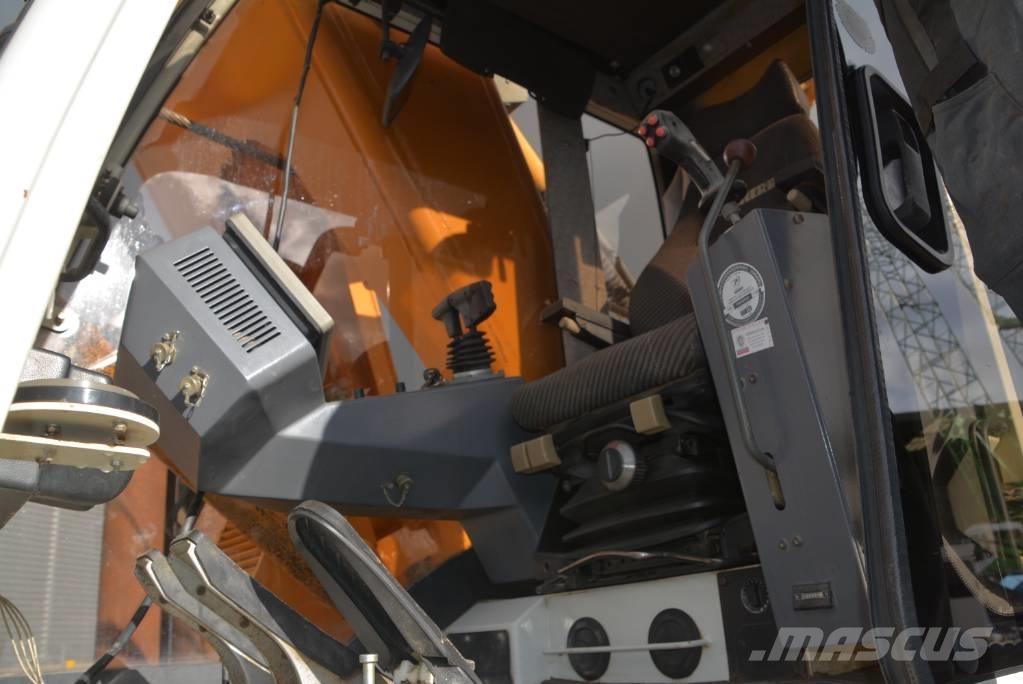 Liebherr HS 845 HD Pásové jeřáby