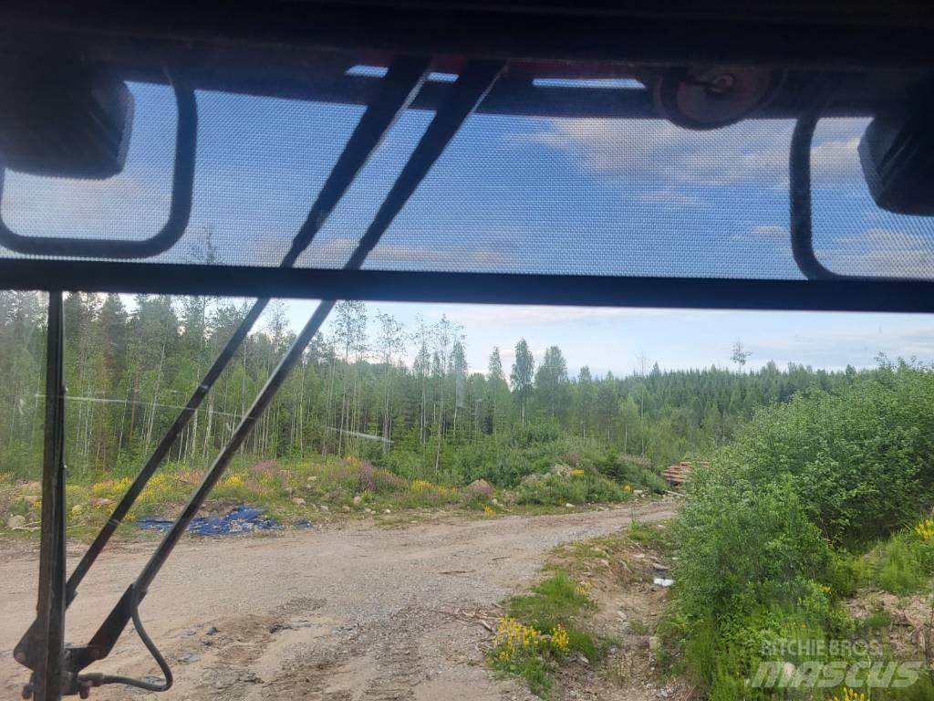 Komatsu 835 Vyvážecí traktory