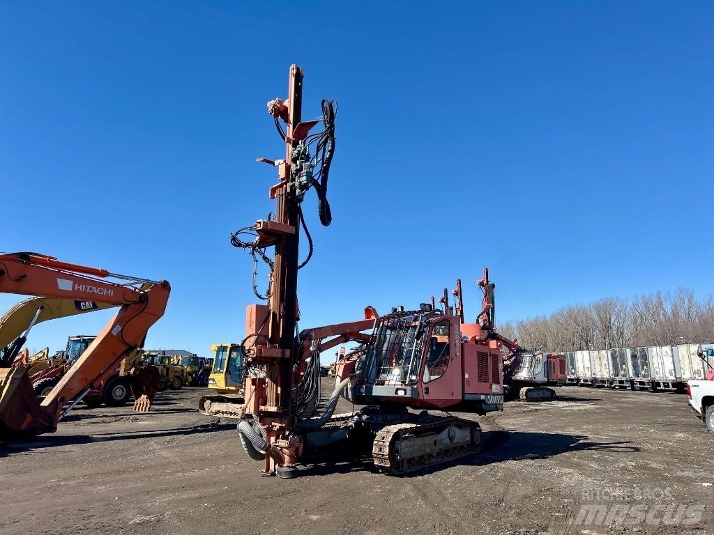 Sandvik DX 800 Povrchové vrtací stroje