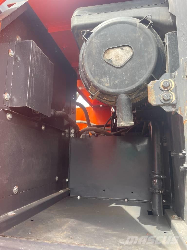 Hitachi ZX 240 Pásová rýpadla