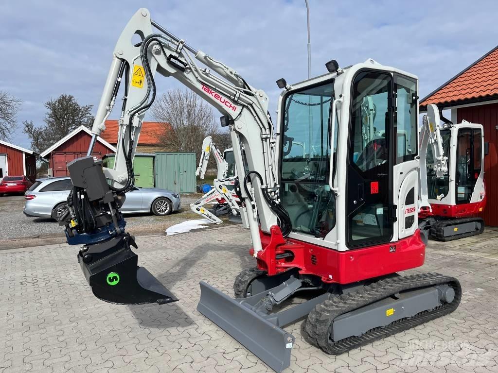 Takeuchi TB325R Mini rýpadla < 7t