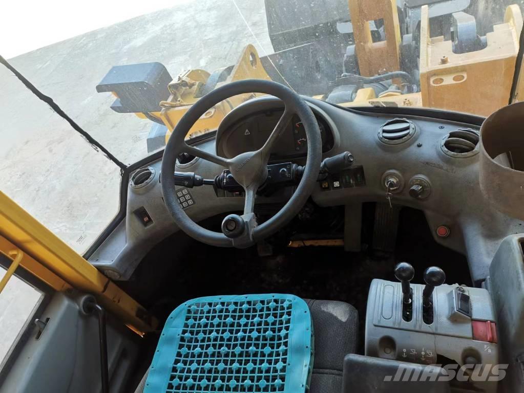 Volvo L 120 E Kolové nakladače